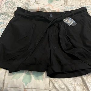 Torrid brand women’s dressy shorts. Size 10. Never need worn, brand new w tags